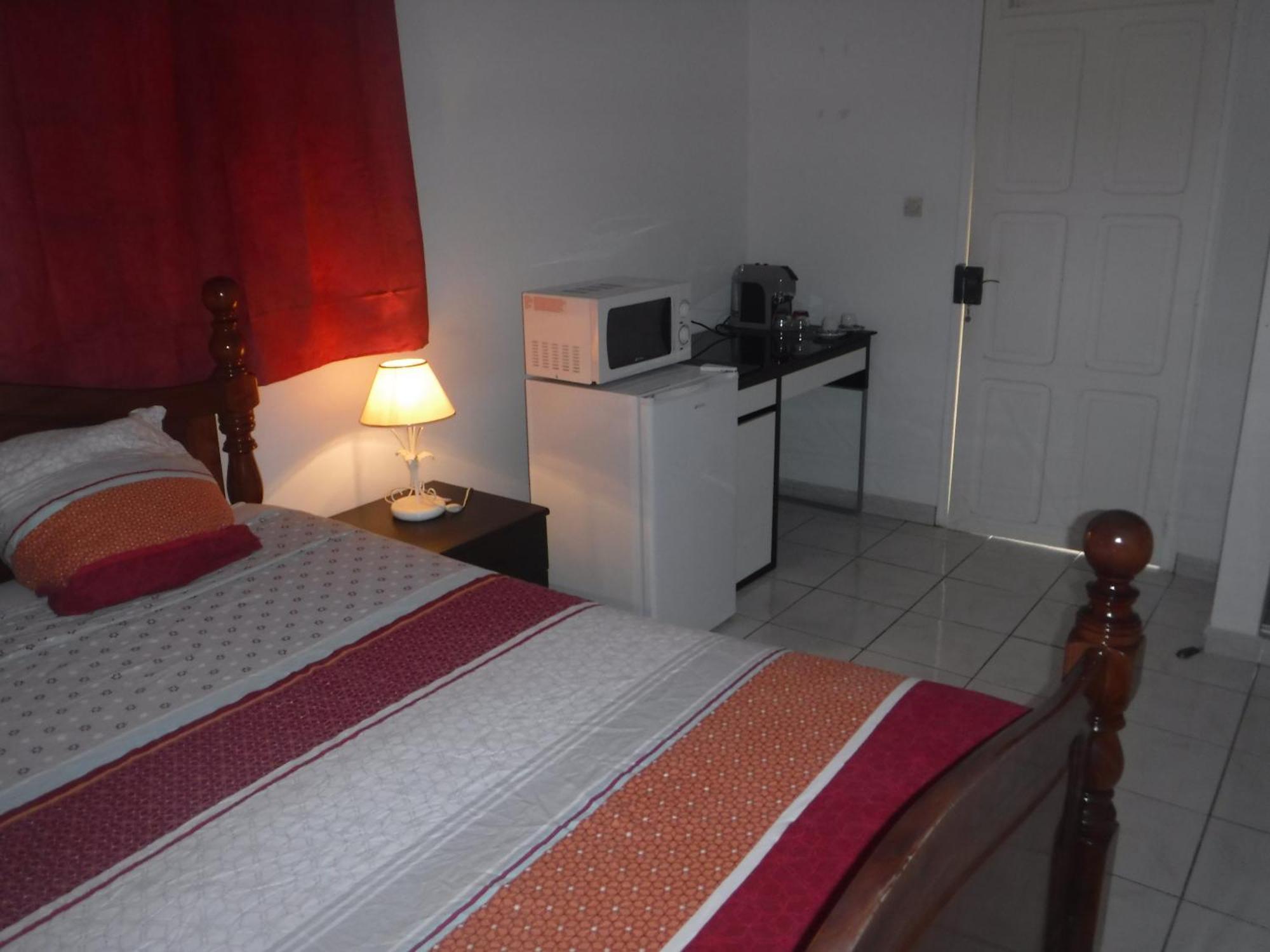 Manikou Bed & Breakfast Ле Вауклин Екстериор снимка